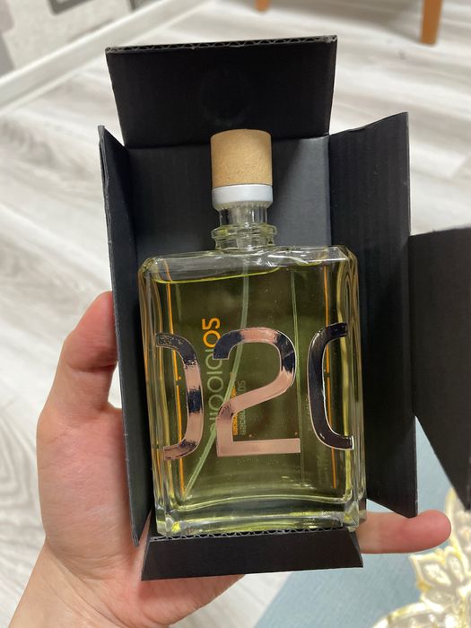 Escentric Molecules Molecule 02