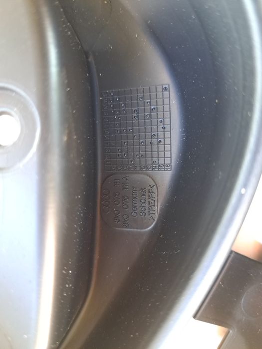 Оригинални чисто нови калобрани за ауди а4 б8 и б8.5 Avant