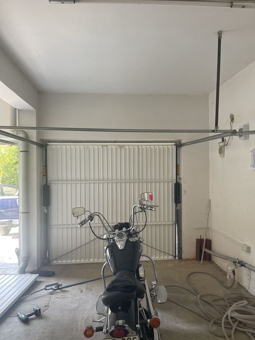 Usa de garaj latime 2,6 m inaltime 2,3 m , sh , manuala , cu incuiere