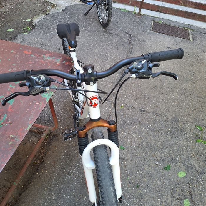 Vând bicicleta  REX RMS