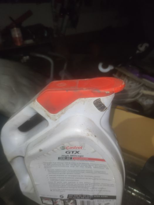 Vând ulei Castlol 15w 40 original