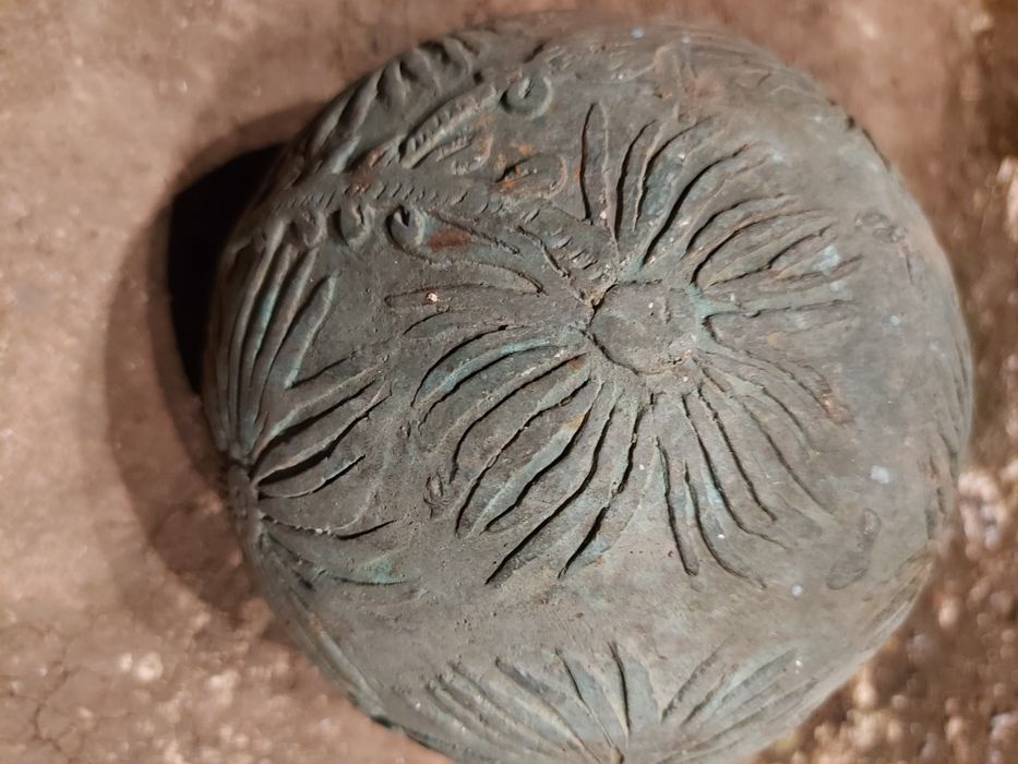 Bilă papală din bronz