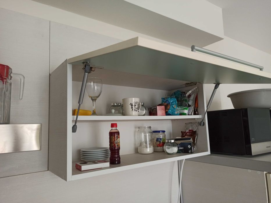 Намалена цена!!!Продавам мебели и кухня