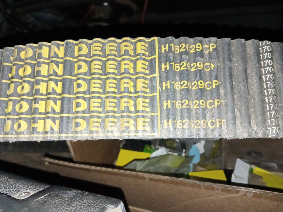 Ремни  на трактор, комбайн Джон дир.