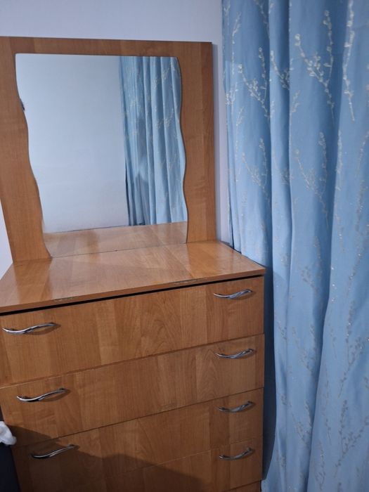 Камод с зеркалом