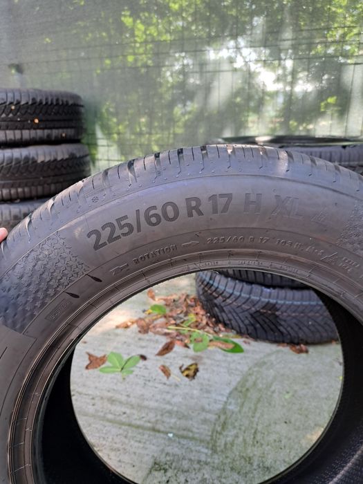 Vand 2 seturi de cauciucuri de iarna continental. 225/60/17R.    215/55/17R