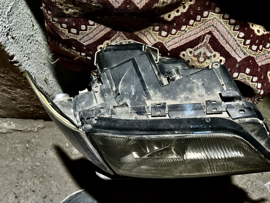 Продам Фару Audi A6 C4.