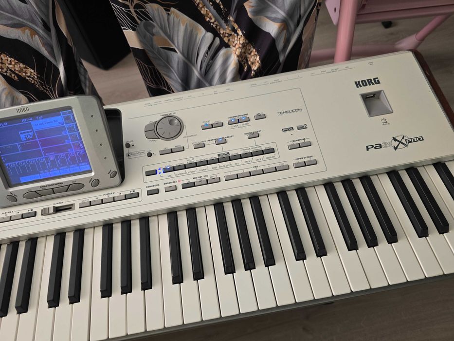 Продавам! Два-клавира. Korg pa2x. 128 рам..