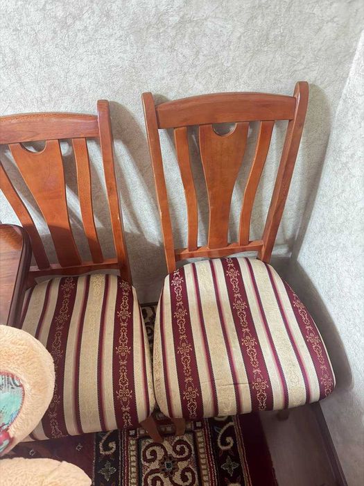 Продаётся стол со стульями!!!