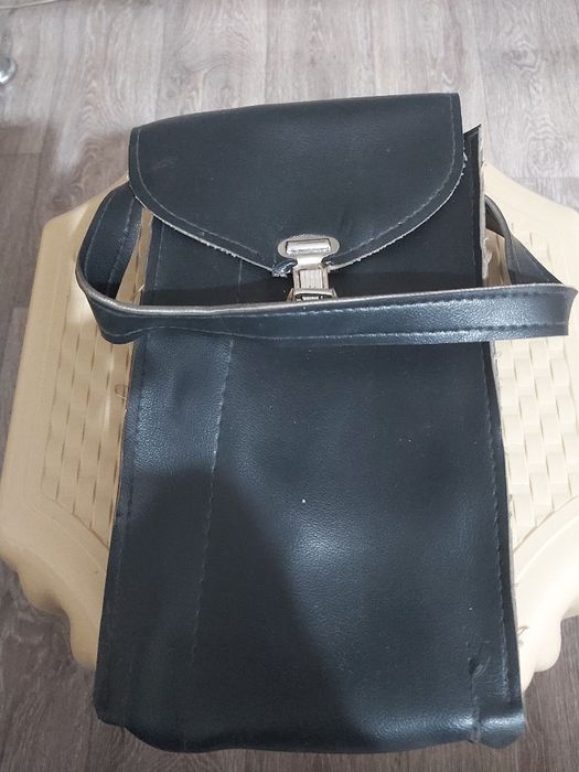 клещи,вольтметр.