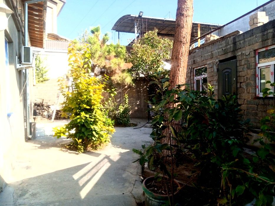 Продается  участок в Яккасарайском возле канала