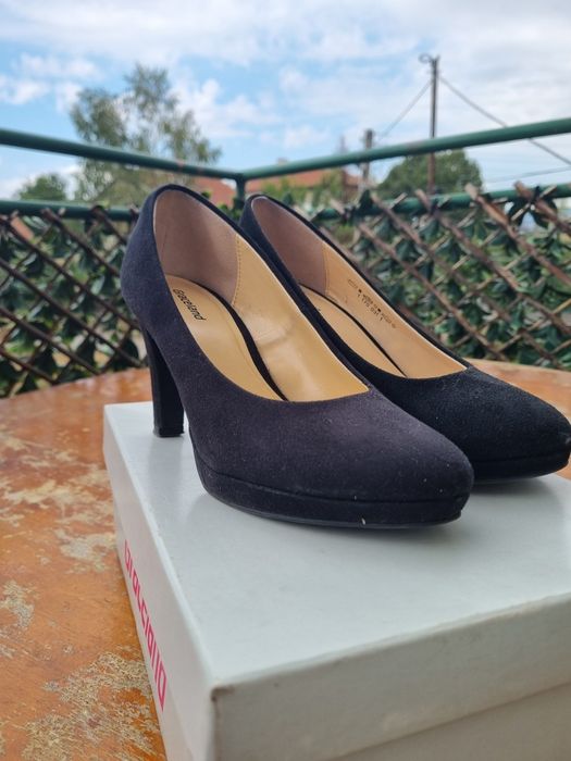 Дамски черни обувки на ток