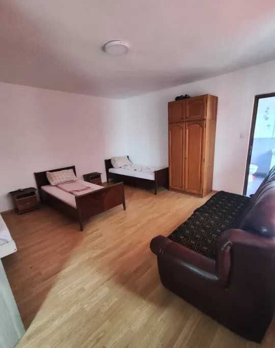 Oportunitate excelentă pentru companii! Casă spațioasă cu 9 camere, Turda Nouă