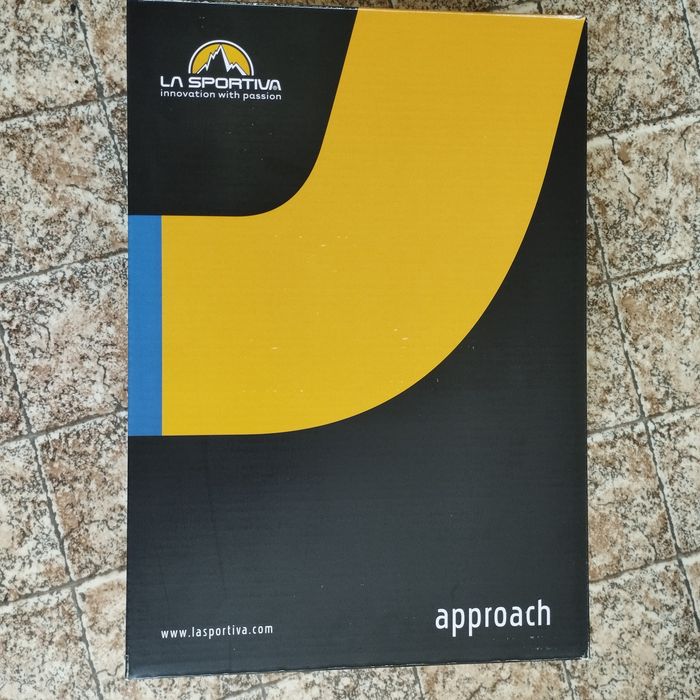 НОВИ La Sportiva TX Guide Leather Approach Shoes Hurricane / Carbon Men