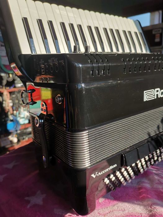 Estetizare/Mentenanta/Igienizare Acordeon Roland Fr4xFr3x
