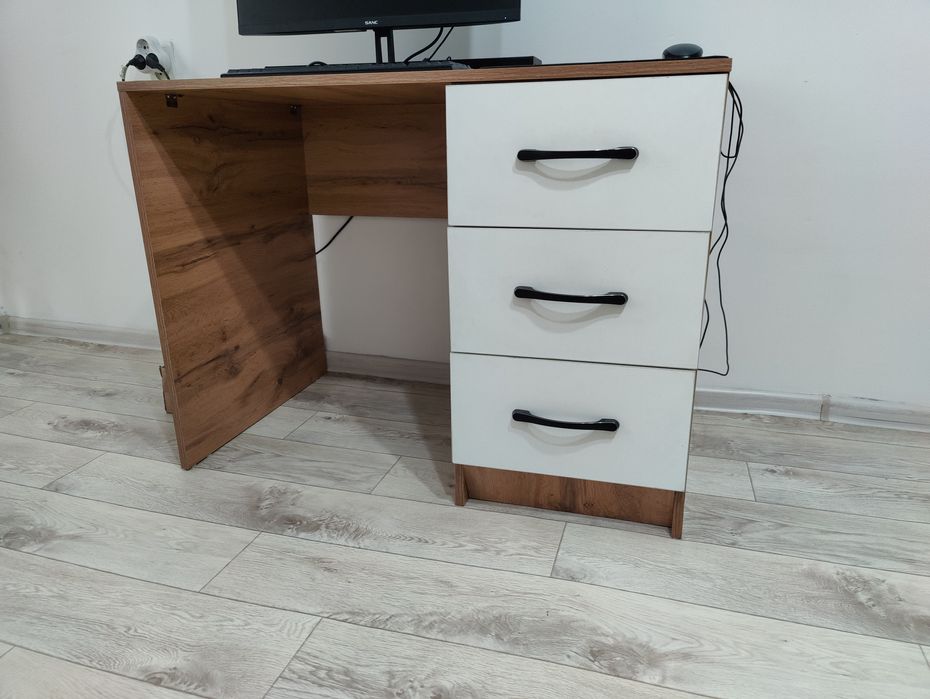 Продам рабочий стол.