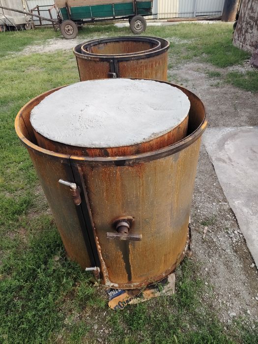 Vând două matrițe 930x800x65mm nu.