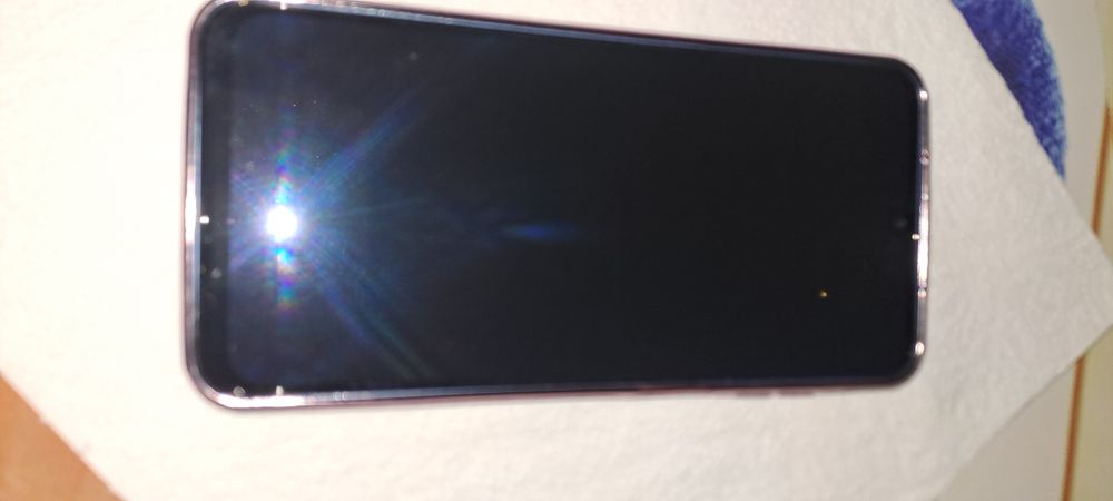 Telefon nou in cutie