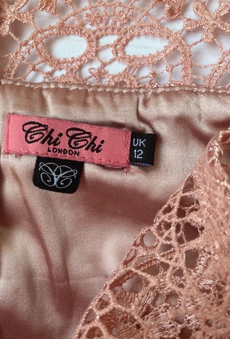 Дантелена розова рокля “Chi Chi London”