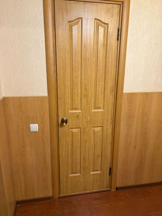 Двери межкомнатные б/у