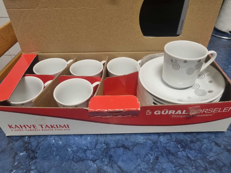 Vand set 6 cesti/farfurii cafea nou, portelan fin, fabricate in Turcia