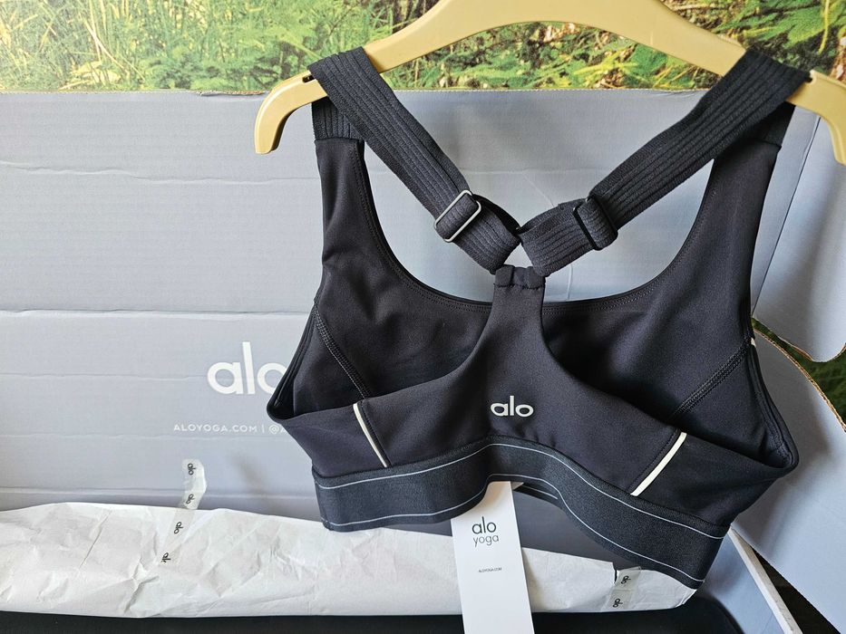 Ново черно alo yoga Airlift Suit Up Bra Размер S