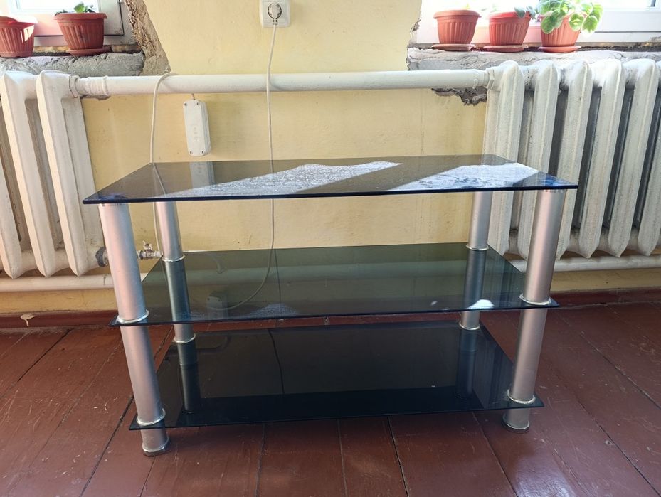 Продам тумбу под телевизор