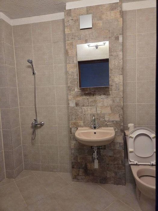 Тристаен апартамент под наем в ж.к. Бояна, 2215620