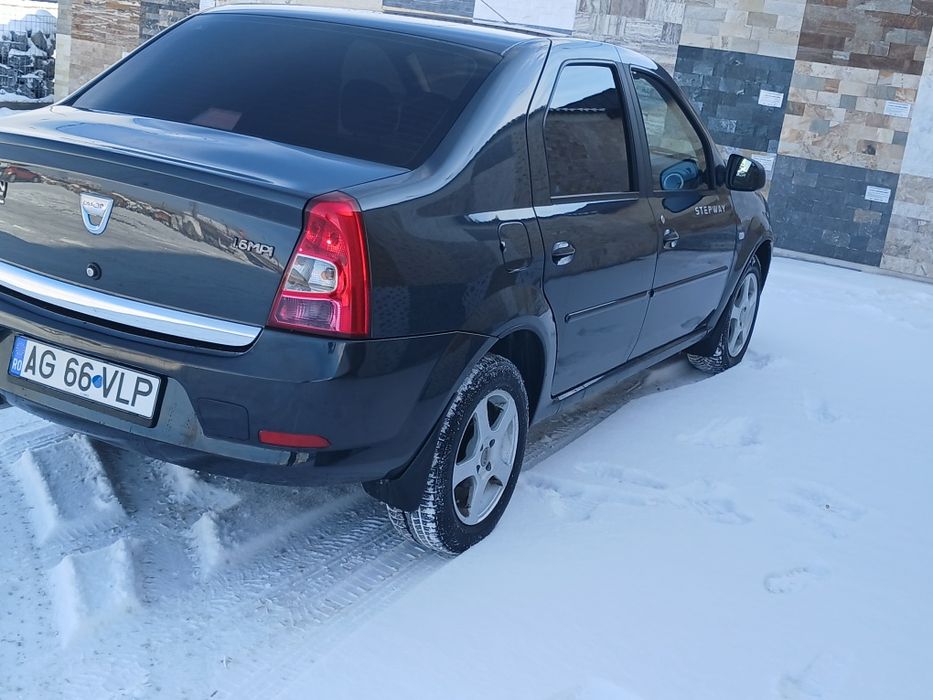 Vând Dacia Logan