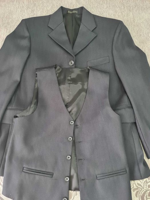 Срочно продаётся вещий для мальчиков.