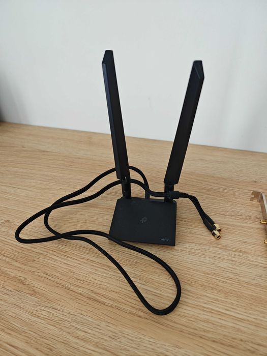 Продавам TP-LINK TBE550E WiFi 7 pci-e adapter.