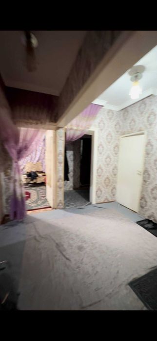 СРОЧНО, Корасаройда 5 хонали квартира сотилади!