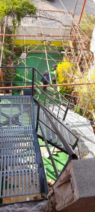 Scari zincate pe comanda