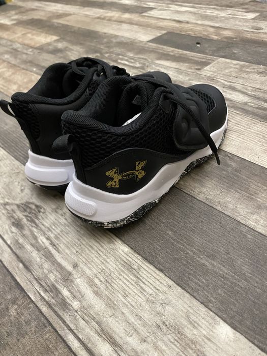 Adidasi Under Armour