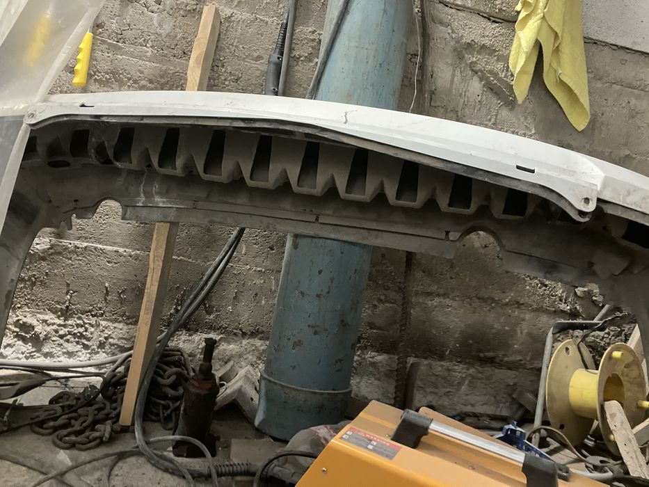 Бампер камри 15000тенге приора 10000тенге