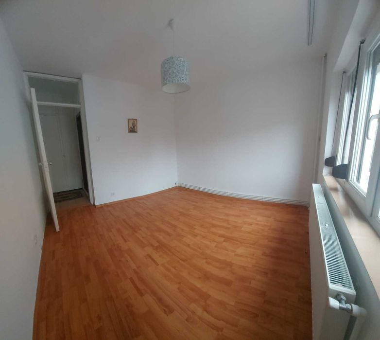 Apartament 3 camere Micro 21, etaj 2/4