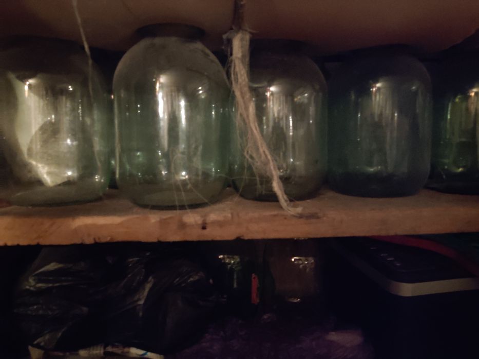 Продам банки 2-3 л