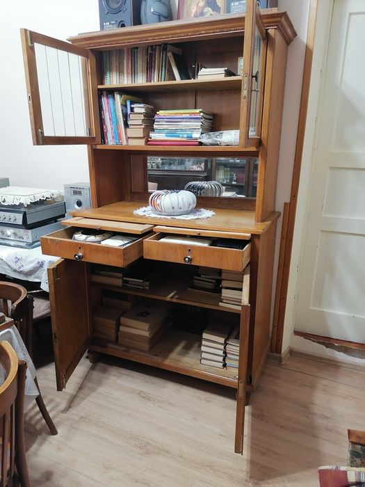 Шкаф буфет в хорошем состоянии