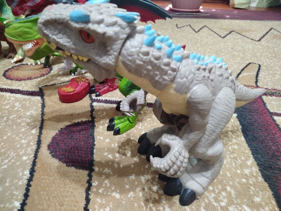 Динозавры  игрушки