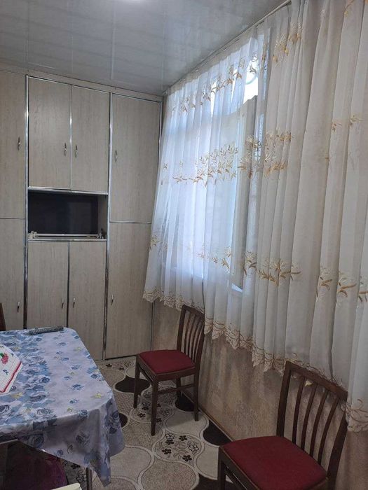 Медгородок 4 хона квартира сотилади!Балкон 2*6м.