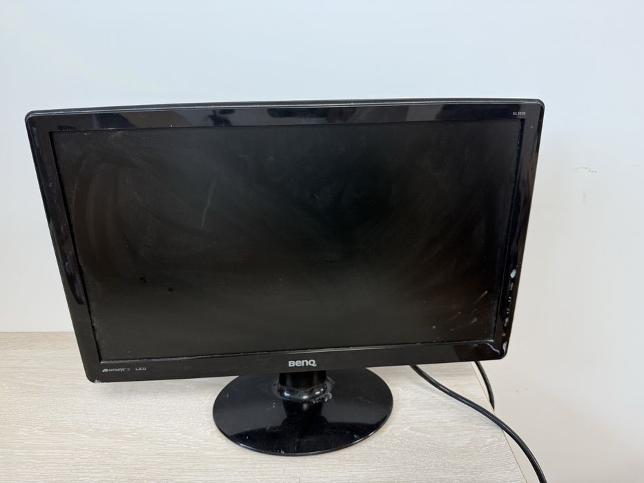 Монитор VGA Benq в рабочем состоянии