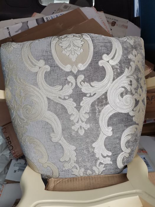 Scaun deosebit din lemn masiv