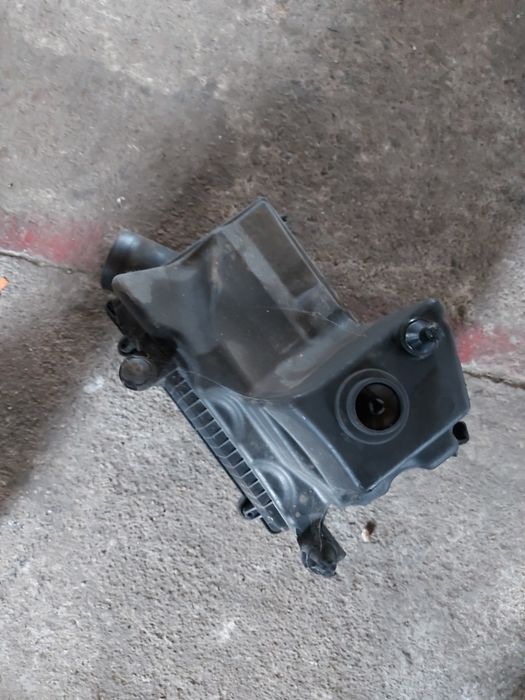 Carcasa filtru aer cu debitmetru Land Rover freelander 2 2.2 diesel