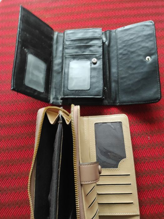 Plicuri, portmonee cu multe sertare diversificate