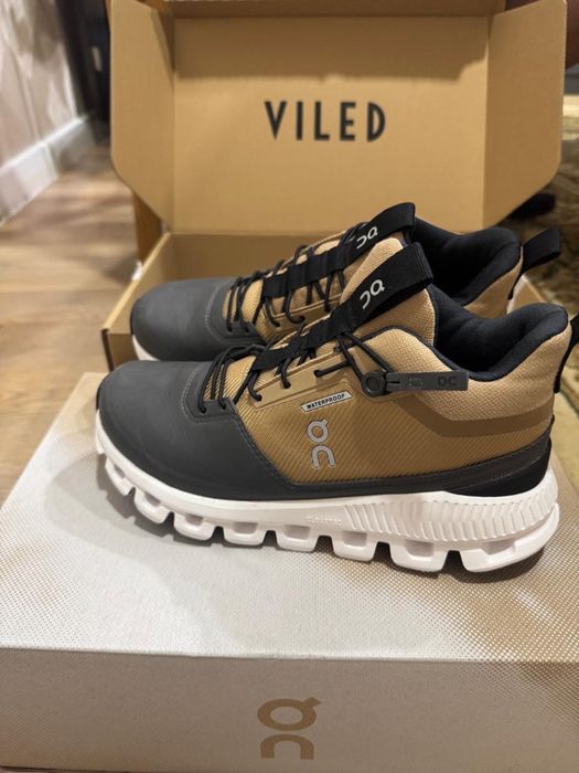 Продам кроссовки on running непромокаемые