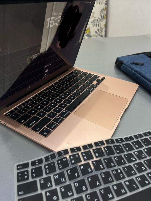 MacBook Air M1 2020 года