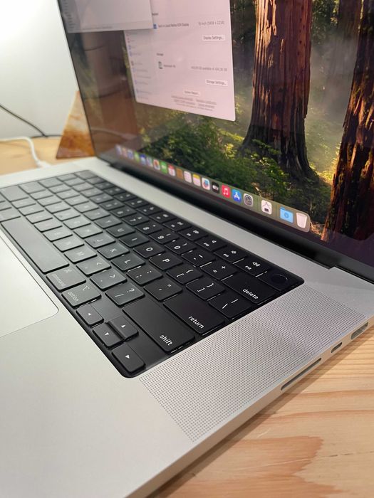 Apple 16-inch MacBook Pro: Apple (2021) M1 Pro 16GB RAM, 16-Core GPU 3,2 GHz - Silver