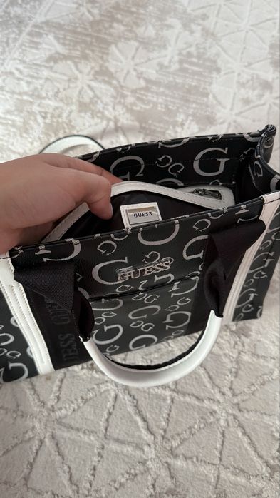 Новая сумка Guess с этикеткой