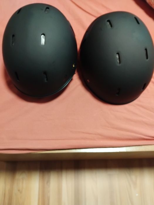 Каски за ски нови.