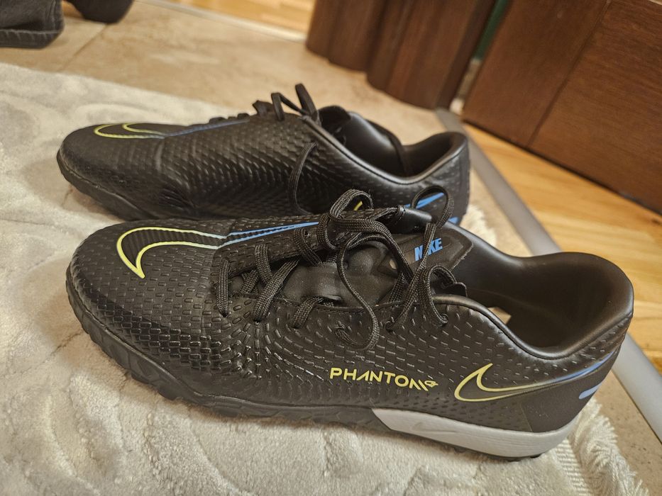 Ghete Nike Phantom GT Academy TF mărime 38
Stare bună spre foarte buna